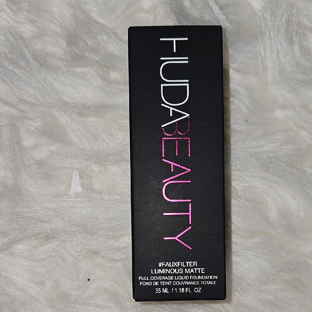 HUDA BEAUTY Black Foundation Matte Finish 330N Butter Pecan